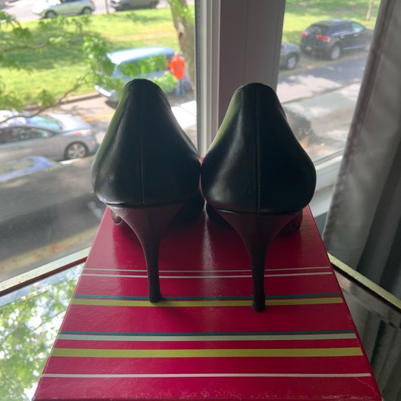 BCBG BG Nice 3 “ heels. Like new - Picture 3 of 4